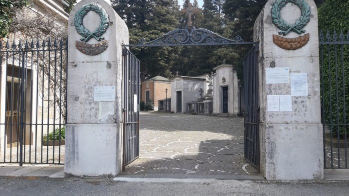 ariano salme in obitorio e in chiesa nel giorno di santo stefano