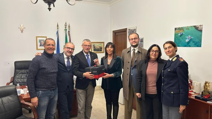 delegazione fdi incontra il questore vietri solidarieta alle forze dell ordine