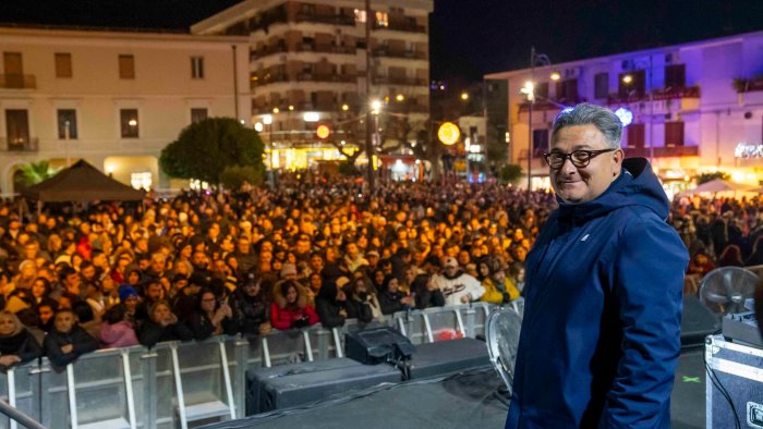 la notte bianca incanta sarno shopping spettacoli e musica