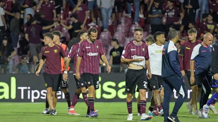 salernitana il club parlamento profonda insoddisfazione cosi non va bene