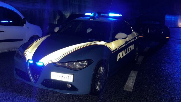 rubano un altra stelvio intercettati e inseguiti dalla polizia recuperata