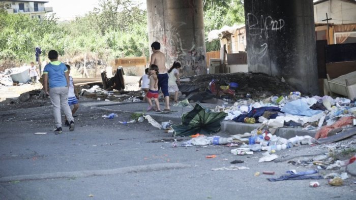 bonifica campo rom scampia si parte in estate ecco il piano