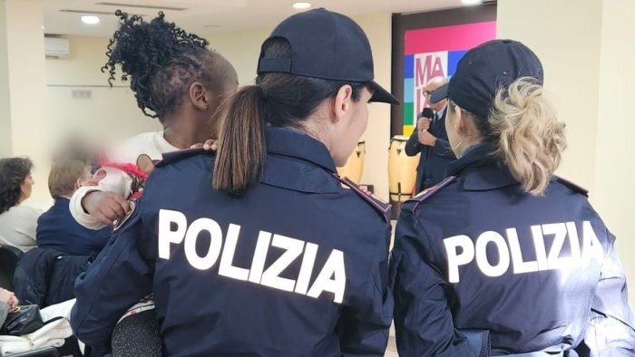 caserta solidarieta visita della polizia ai bambini ricoverati in pediatria