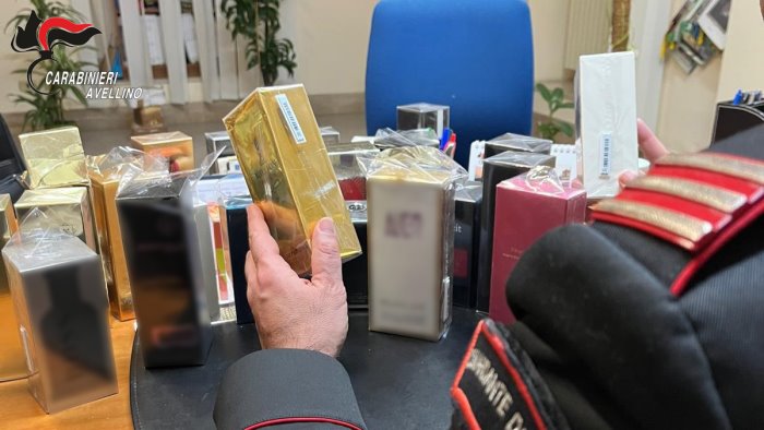 da napoli a senerchia per vendere profumi rubati 40enne denunciato