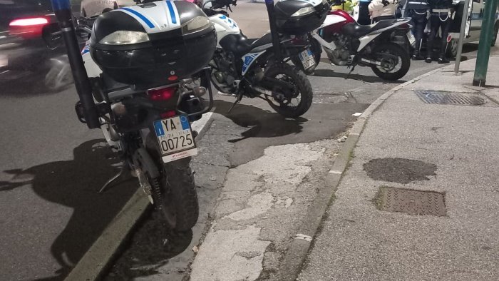 controlli della polizia locale di napoli su strutture extra alberghiere