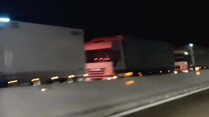 incidente nella notte in autostrada feriti e code