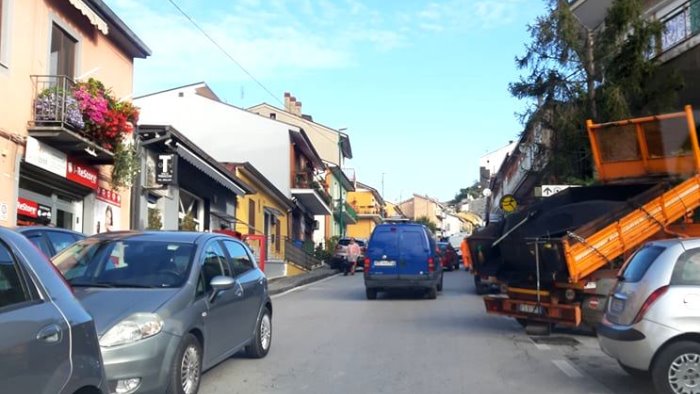 ariano buche su corso vittorio emanuele interviene il comune