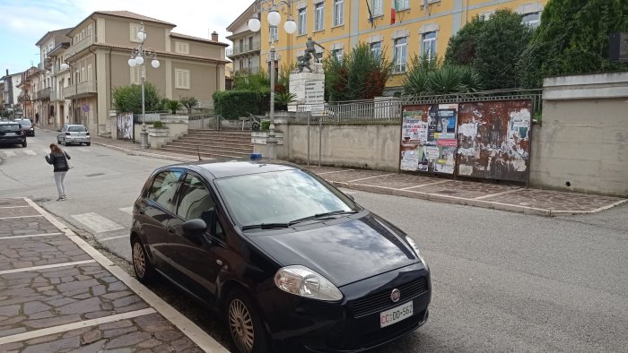 blitz dei carabinieri al comune di pratola indaga la procura