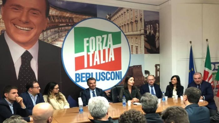 il vice di forza italia rubano ora fuori vicere e capibastone