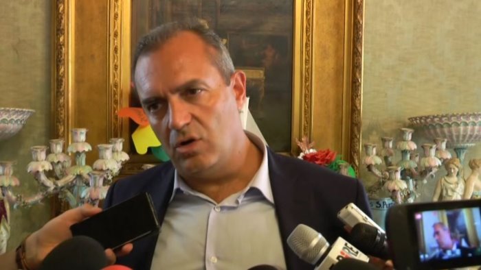 de magistris avremmo voluto governo piu vicino a sindaci