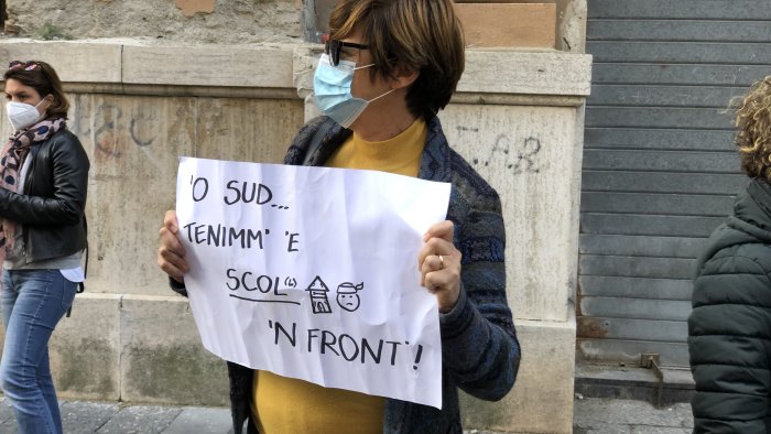 il mondo della scuola protesta contro de luca