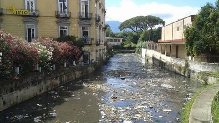 maltempo fiume sarno invaso da erbacce e canne