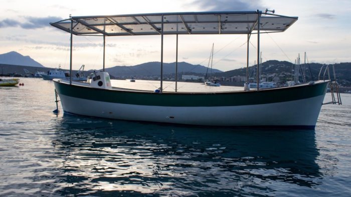 da sapri a capri viaggio record con la barca 100 elettrica