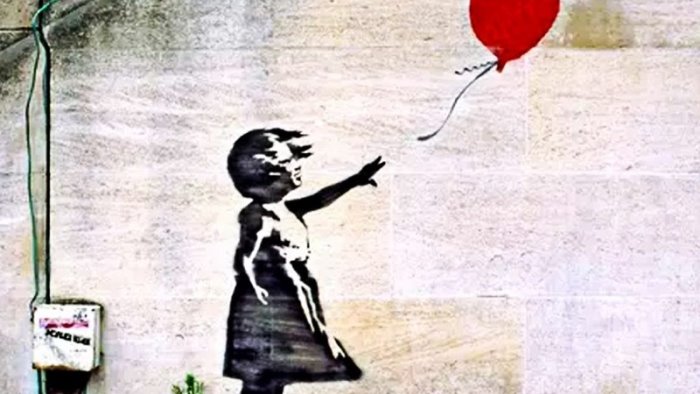 arriva al cinema banksy l arte della ribellione