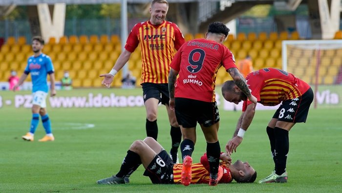 benevento ko al vigorito ma il napoli vede le streghe