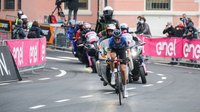 ciclismo geogheghan hart vince il giro d italia 2020