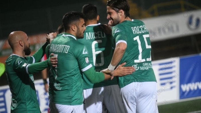 avellino superato anche l esame derby 3 1 alla casertana