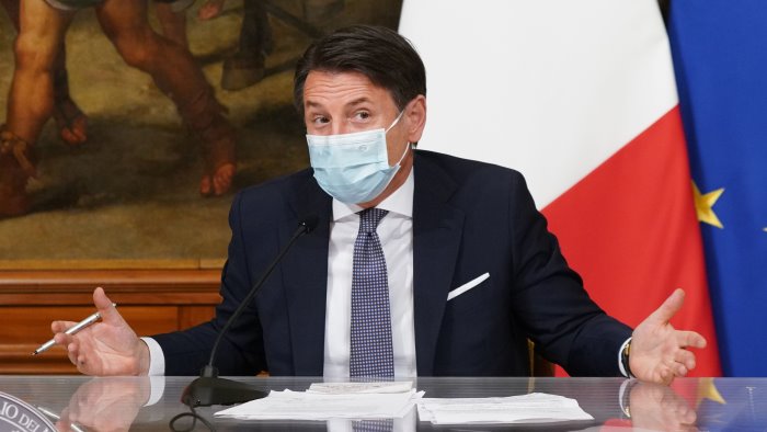 50 comuni scrivono a conte strategia per evitare disastro