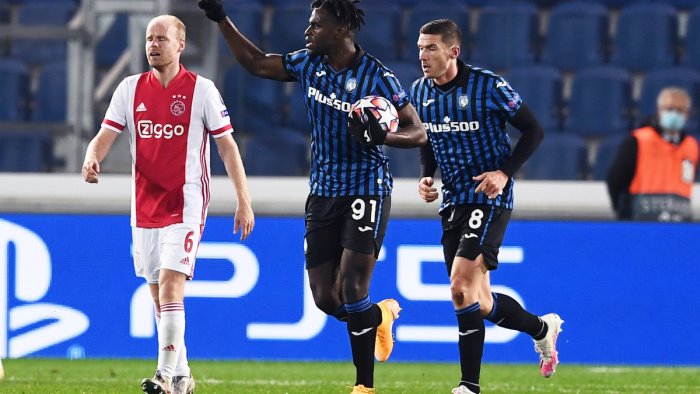 pari in rimonta per l atalanta 2 2 contro l ajax