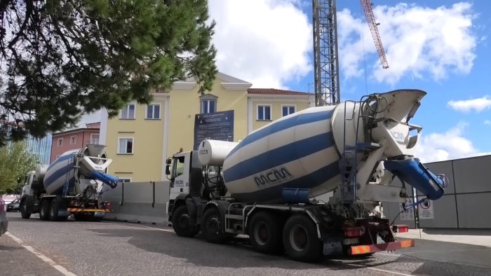 ariano lavori in centro ordinanze su via d afflitto e loreto