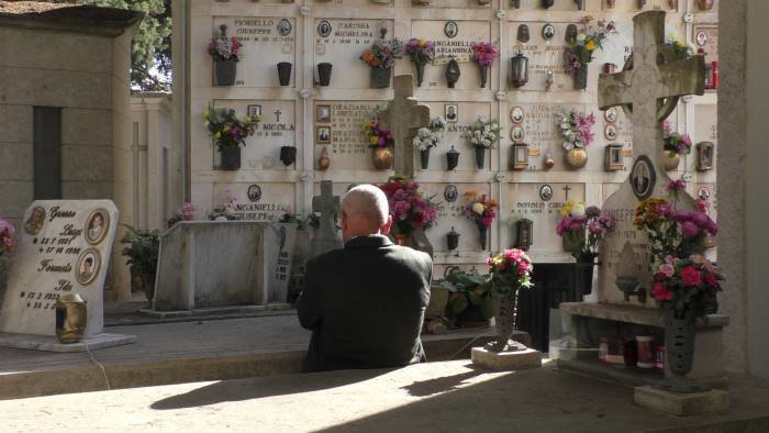 ariano cimitero aperto con accesso disciplinato