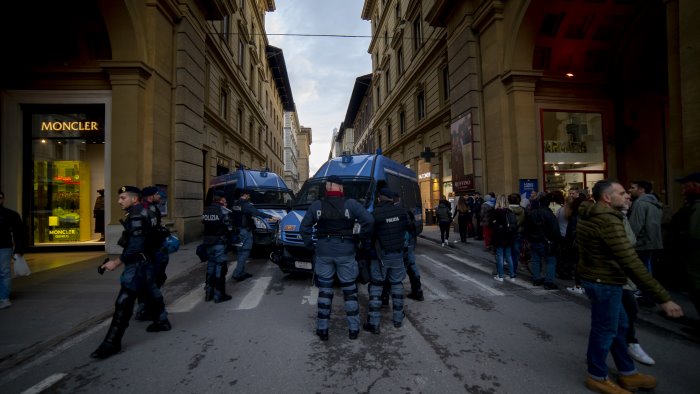 guerriglia a firenze 4 arresti e 20 denunce