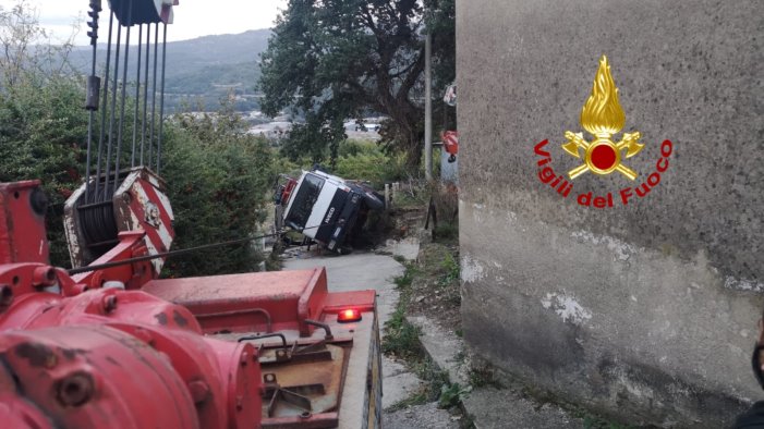 si ribalta un autocisterna caos a montefredane