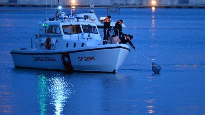 torre del greco donna soccorsa in mare aperto