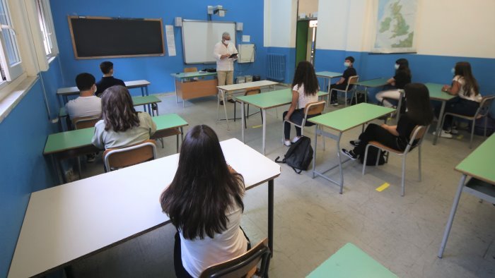 covid a baronissi riaprono solo alcune scuole