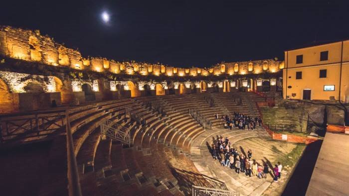 al teatro romano la rievocazione storica il primo duca