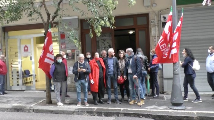 no green pass a roma assalto alla cgil solidarieta da salerno gravita inaudita