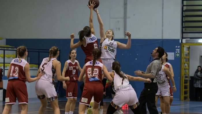 salerno basket vittoria nell esordio con catanzaro 85 30