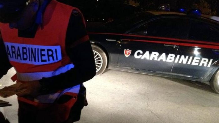 in auto con un coltello a serramanico fermato e denunciato a lioni