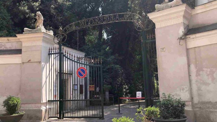 napoli villa floridiana ancora tante aree transennate e inaccessibili