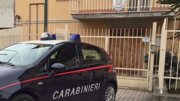 maltrattamenti in famiglia la moglie lo denuncia allontanato dal giudice