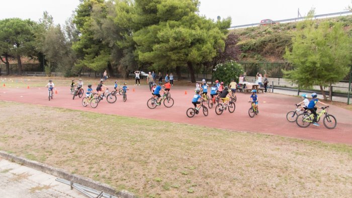 biciclette per l inclusione e contro le devianze a napoli