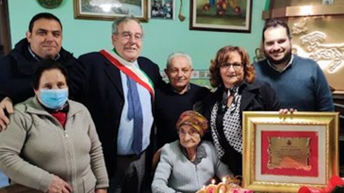 irpinia terra di centenari auguri a maria lucia la nonnina di morra de sanctis