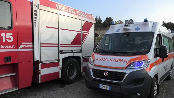 violento scontro tra tir sull autostrada a1 tre feriti di cui uno grave