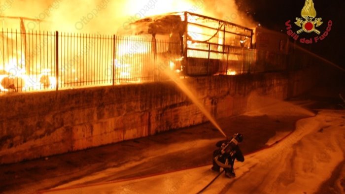 incendio a montefredane inquinanti atmosferici nei limiti