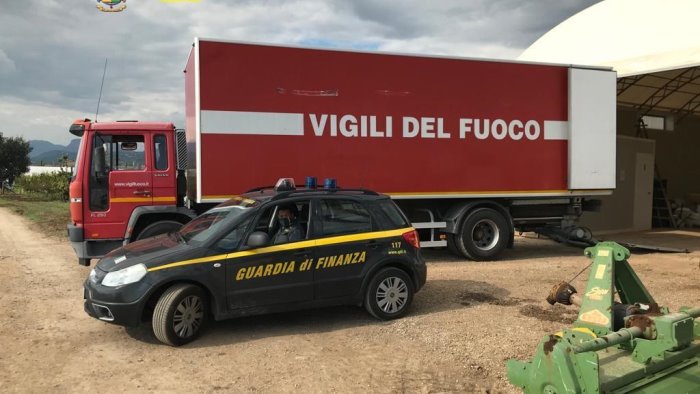 la finanza sequestra 5mila litri di gasolio e li dona ai vigili del fuoco