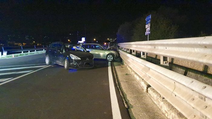 scontro tra due auto tre persone in ospedale a benevento