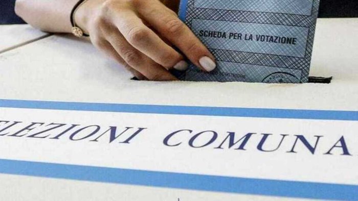 comunali irpinia sfida al quorum in 7 comuni covid seggi speciali ecco dove