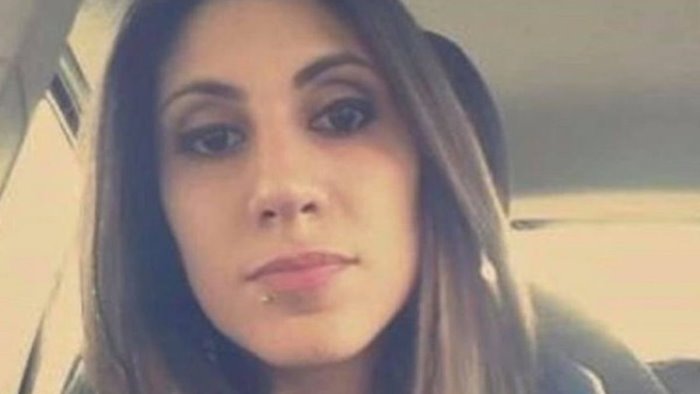 giallo della morte di dora lagreca trovati gli auricolari della 30enne