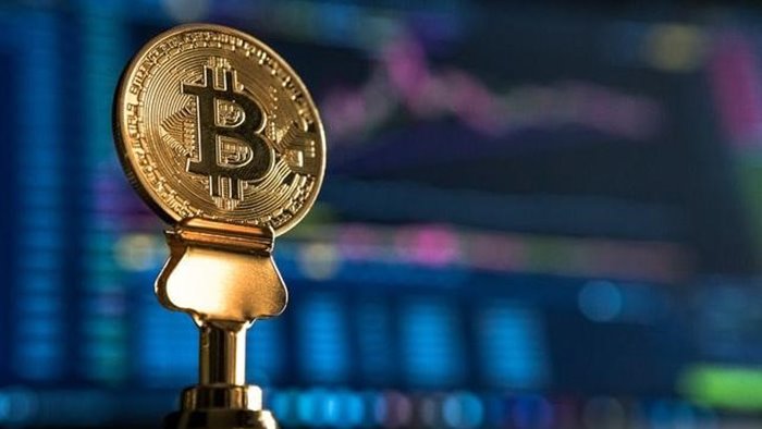 economia vantaggi e rischi di investire in bitcoin