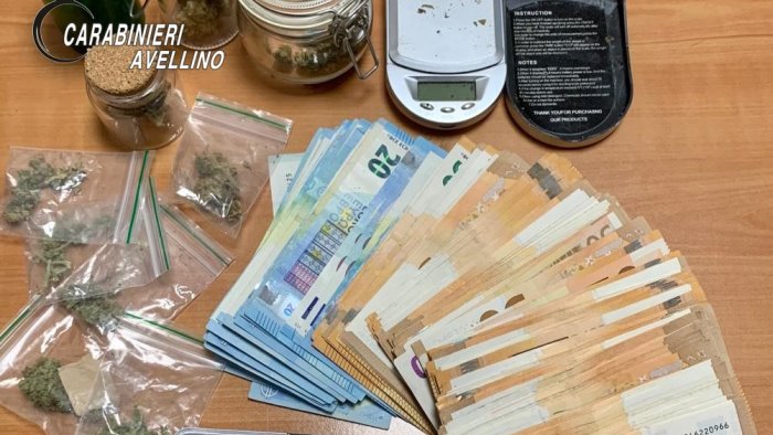 sorpreso in auto con cocaina e 6mila euro denunciato 30enne di solofra