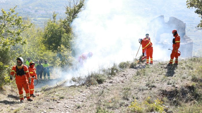 successo per il cantiere didattico di fuoco prescritto realizzato a baronissi