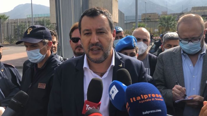 open arms salvini andare a processo e surreale