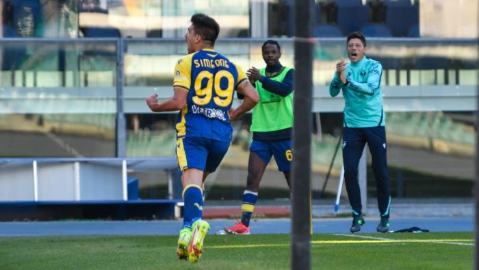 poker di simeone il verona stende la lazio 4 1