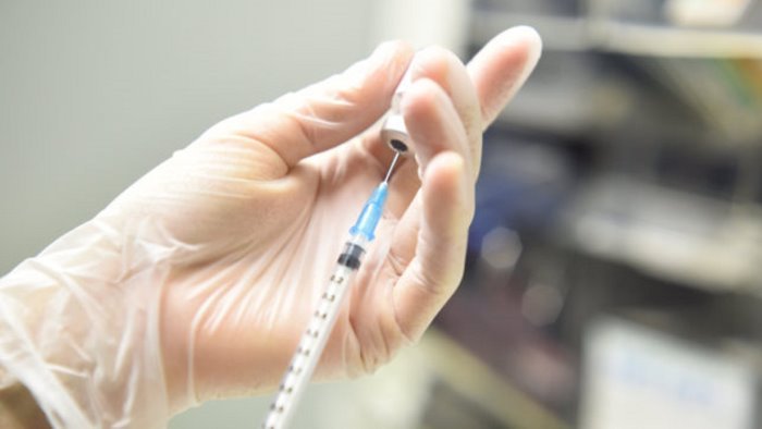 covid irpinia 12 nuovi positivi somministrati 1460 vaccini