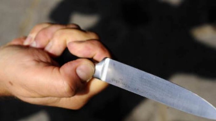 minacce e rapine con un coltello arrestato 43enne a salerno